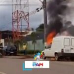 Carro pega na Presidente Vargas